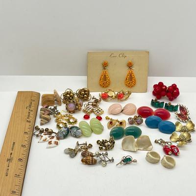 LOT 167J: Vintage Clip On and Screwback Earring Lot