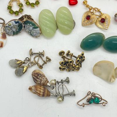 LOT 167J: Vintage Clip On and Screwback Earring Lot