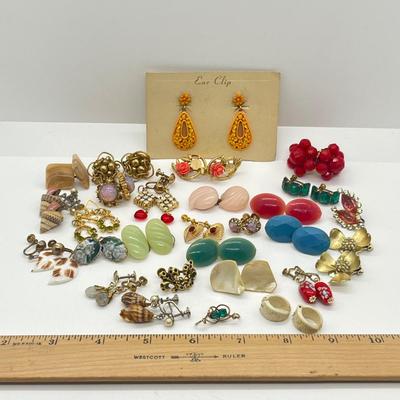 LOT 167J: Vintage Clip On and Screwback Earring Lot