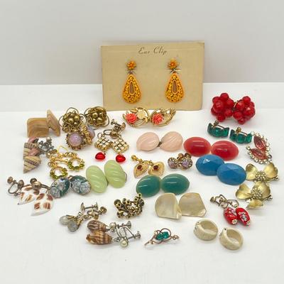 LOT 167J: Vintage Clip On and Screwback Earring Lot