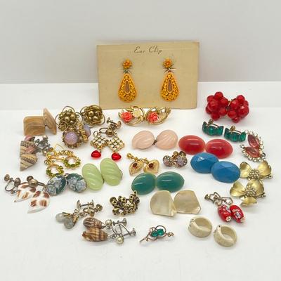 LOT 167J: Vintage Clip On and Screwback Earring Lot