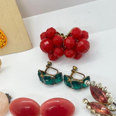 LOT 167J: Vintage Clip On and Screwback Earring Lot