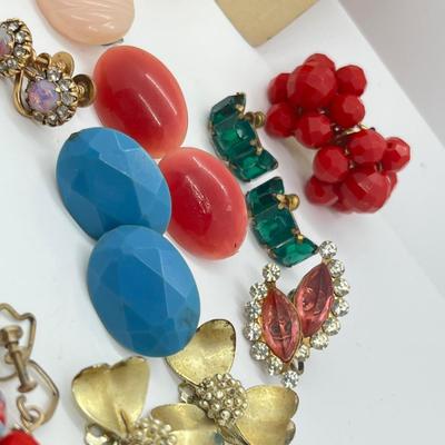 LOT 167J: Vintage Clip On and Screwback Earring Lot