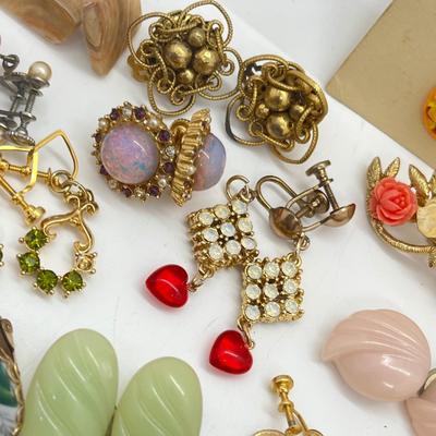 LOT 167J: Vintage Clip On and Screwback Earring Lot