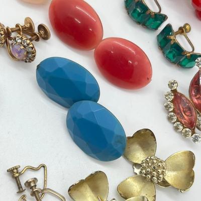 LOT 167J: Vintage Clip On and Screwback Earring Lot