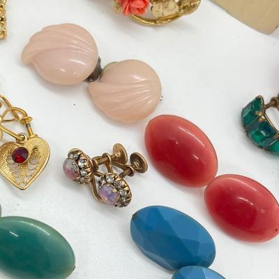 LOT 167J: Vintage Clip On and Screwback Earring Lot