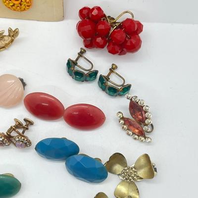 LOT 167J: Vintage Clip On and Screwback Earring Lot