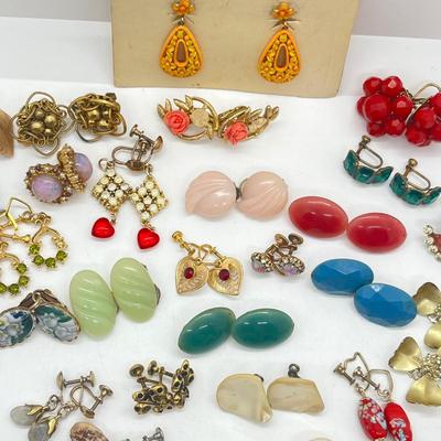 LOT 167J: Vintage Clip On and Screwback Earring Lot