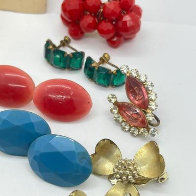 LOT 167J: Vintage Clip On and Screwback Earring Lot