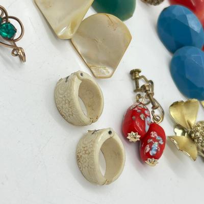 LOT 167J: Vintage Clip On and Screwback Earring Lot