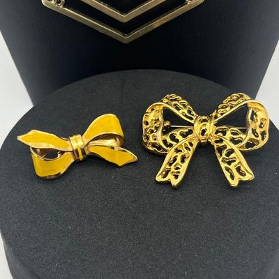 LOT 169J: Assorted Goldtone Necklaces PLUS Two Bow Pins: Avon and More!