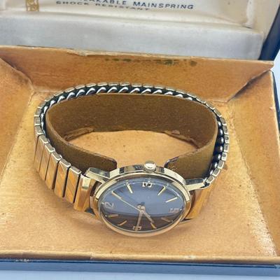LOT 181J: Men's Vintage Jubilee 17 Jewels Watch (Working!)