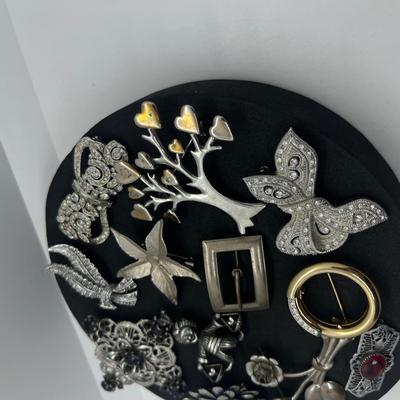 LOT 187J: Vintage Silver Toned Brooch/Pin Collection