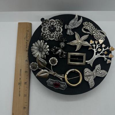 LOT 187J: Vintage Silver Toned Brooch/Pin Collection