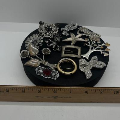 LOT 187J: Vintage Silver Toned Brooch/Pin Collection