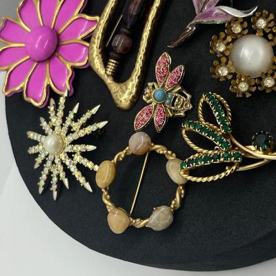 LOT 188J: Assorted Brooches/Pins