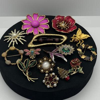 LOT 188J: Assorted Brooches/Pins