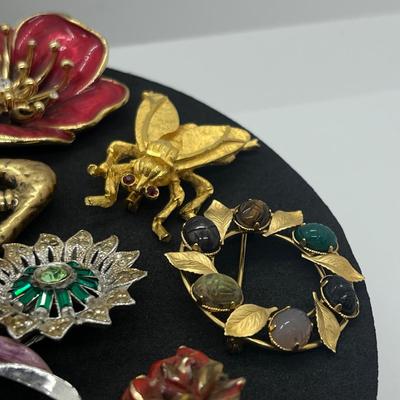 LOT 188J: Assorted Brooches/Pins