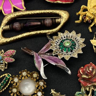 LOT 188J: Assorted Brooches/Pins