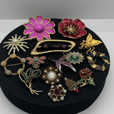 LOT 188J: Assorted Brooches/Pins