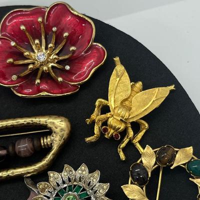 LOT 188J: Assorted Brooches/Pins