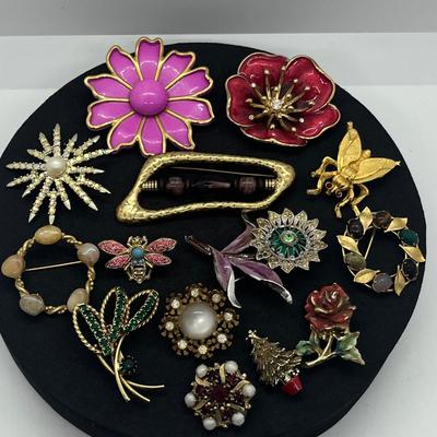 LOT 188J: Assorted Brooches/Pins