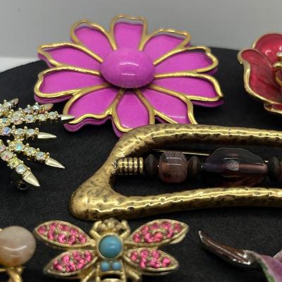 LOT 188J: Assorted Brooches/Pins