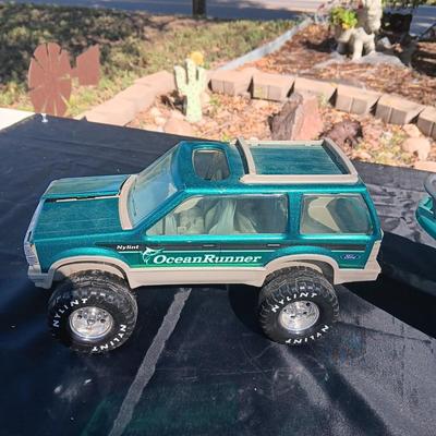 TOY NYLINT FORD OCEAN RUNNER SUV AND BOAT WITH TRAILER