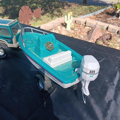TOY NYLINT FORD OCEAN RUNNER SUV AND BOAT WITH TRAILER