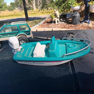 TOY NYLINT FORD OCEAN RUNNER SUV AND BOAT WITH TRAILER