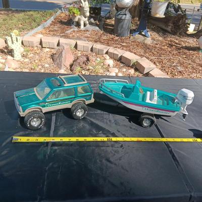 TOY NYLINT FORD OCEAN RUNNER SUV AND BOAT WITH TRAILER