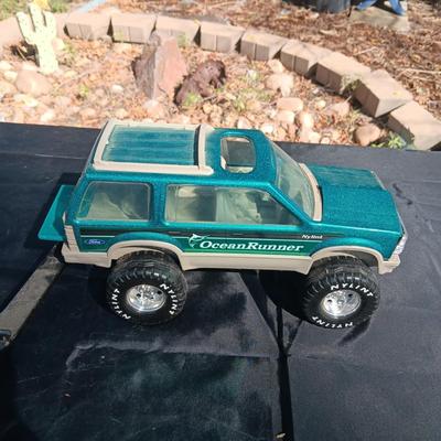 TOY NYLINT FORD OCEAN RUNNER SUV AND BOAT WITH TRAILER