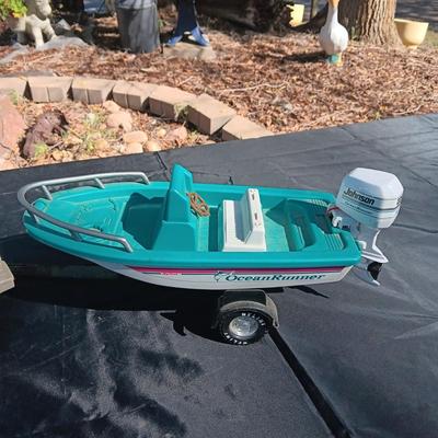 TOY NYLINT FORD OCEAN RUNNER SUV AND BOAT WITH TRAILER