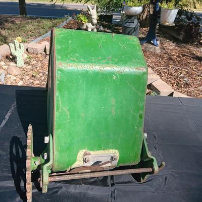 JOHN DEERE SEED BOX
