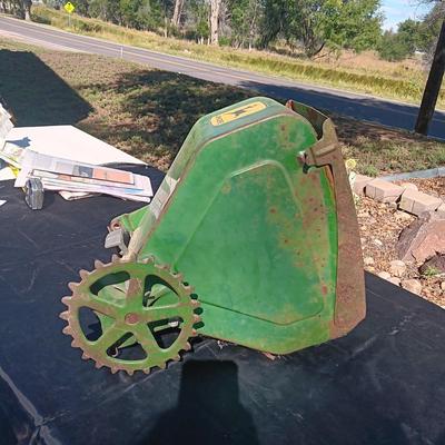 JOHN DEERE SEED BOX