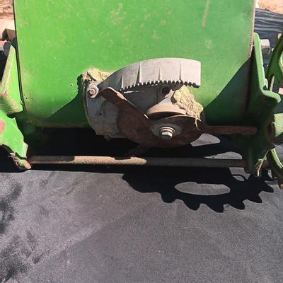 JOHN DEERE SEED BOX