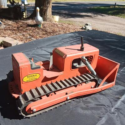 TONKA GIANT BULLDOZER TOY