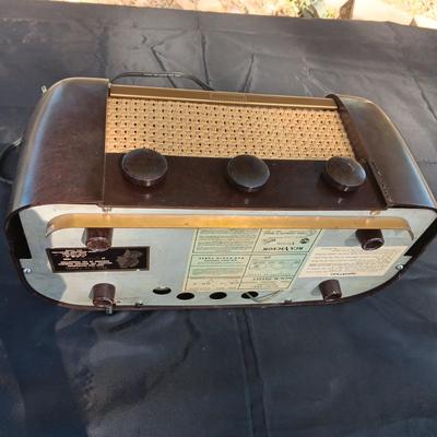 VINTAGE RCA VICTOR WORKING SUPERHETERODYNE TUBE RADIO MODEL 66X1