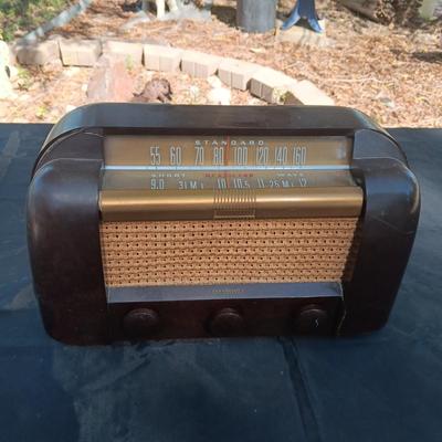 VINTAGE RCA VICTOR WORKING SUPERHETERODYNE TUBE RADIO MODEL 66X1