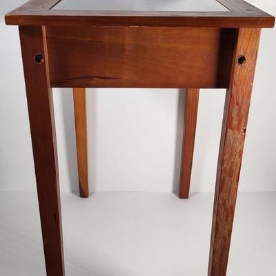 LOT 163G: Small Display End Table with Vase and Glass Display on Rack
