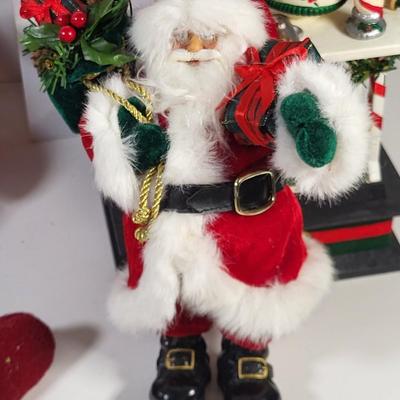 LOT 164G: Various Vintage Christmas Holiday Decorations