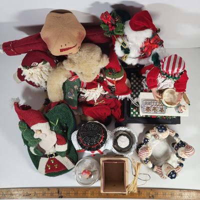 LOT 164G: Various Vintage Christmas Holiday Decorations
