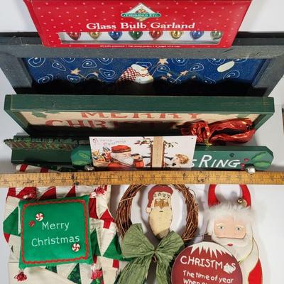 LOT 165G: Vintage Mixture of Christmas Holiday Decorations