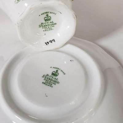 LOT 160L: Vintage Holiday Servingware & Decor with Spode, Royal Doulton, Lefton & More