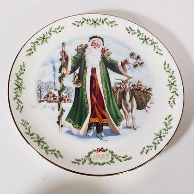 LOT 160L: Vintage Holiday Servingware & Decor with Spode, Royal Doulton, Lefton & More