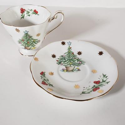 LOT 160L: Vintage Holiday Servingware & Decor with Spode, Royal Doulton, Lefton & More