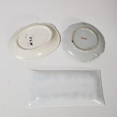 LOT 160L: Vintage Holiday Servingware & Decor with Spode, Royal Doulton, Lefton & More