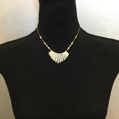 Beautiful vintage 18 karat gold filled mother of pearl, elegant, dainty necklace very beautiful