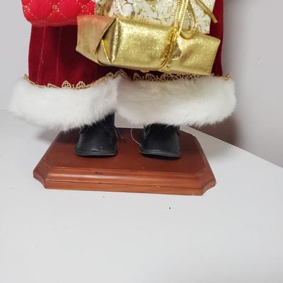 LOT 171F: Danbury Mint Santa's Magic Star with 20" Mrs Clause Collector Doll
