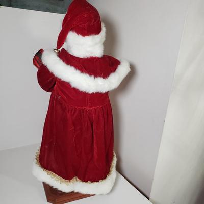 LOT 171F: Danbury Mint Santa's Magic Star with 20" Mrs Clause Collector Doll